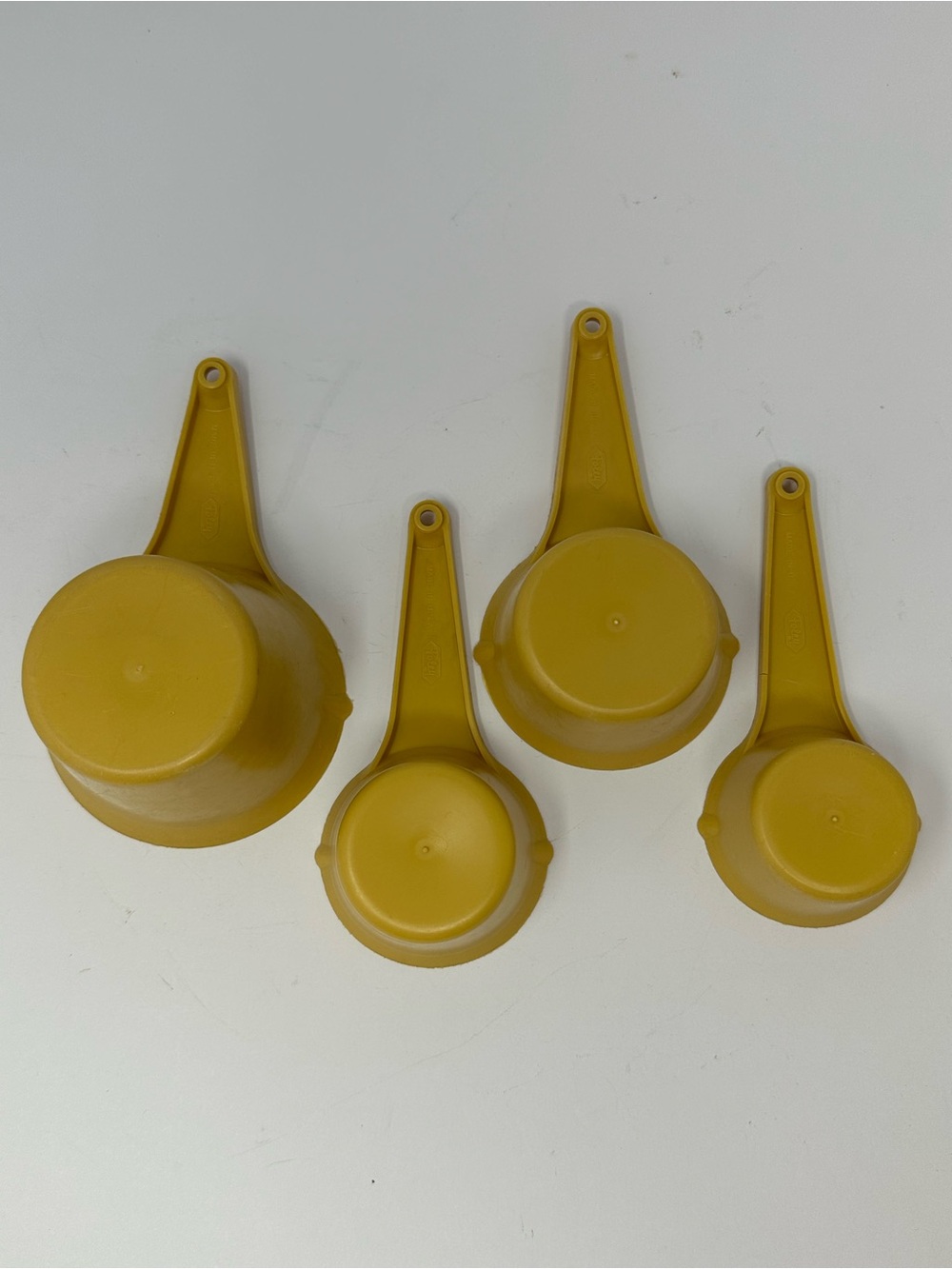 Vintage Foley Harvest Gold 4-Piece Measuring Cups Set Made In U.S.A. Stackable - Picture 8 of 9
